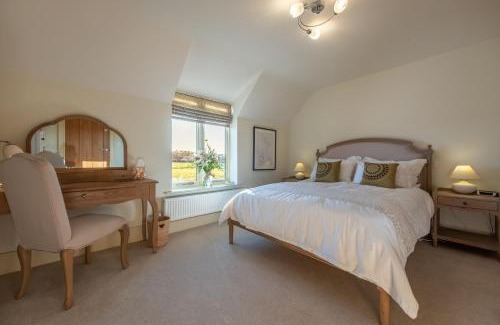 Ringstead House | Inviting Saltings House: Pet and Child Friendly Retreat
