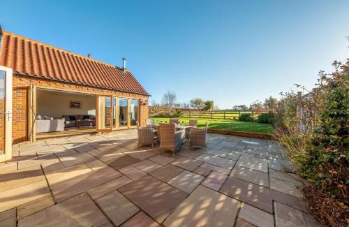 Ringstead House | Inviting Saltings House: Pet and Child Friendly Retreat