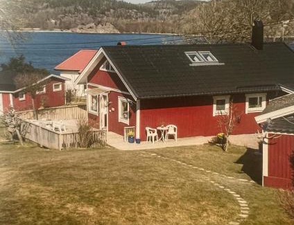 Uddevalla Municipality House | Charming Oceanfront Retreat at Saltkällan Hällaviksvägen