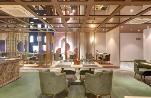 Sector 62 Hotel | Saltstayz Trinity - Chandigarh Mohali