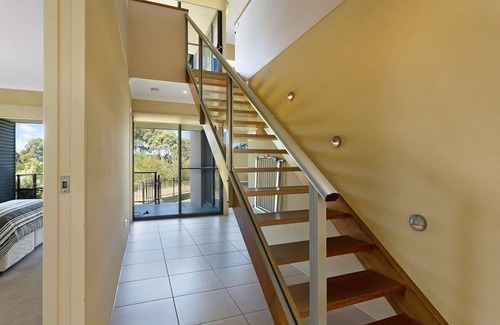 Eden Apartment | Bright Saltwater Apartments: 3 Bedroom Retreat Near Beach