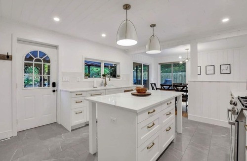 Warwick House | Saltwater Heated Pool Perfect Escapen in Warwick