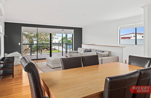 Sunset Strip House | SALTWATER Summary: We