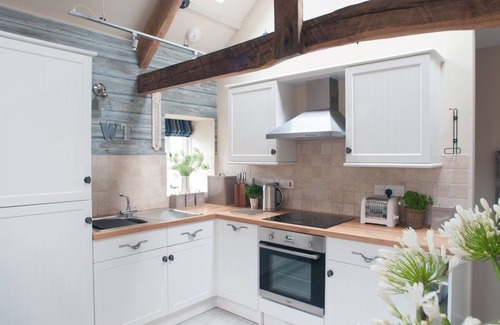 Hartland Cottage | Oceanfront Saltwind Granary: Ideal for Family Getaways