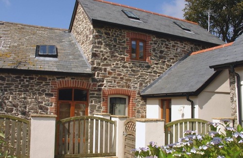 Hartland Cottage | Oceanfront Saltwind Granary: Ideal for Family Getaways