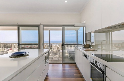 Killcare House | Relaxing Family Retreat at Salty Air Beachside Cottage