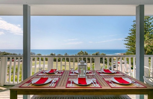 Killcare House | Relaxing Family Retreat at Salty Air Beachside Cottage