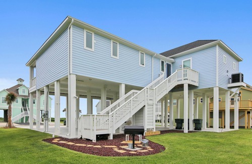 Indian Beach Cottage | Discover Salty Blue Mermaid: Oceanfront Escape with Pool