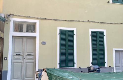 Manarola Apartment | Experience Salty Dreams Guest Room in Scenic Manarola