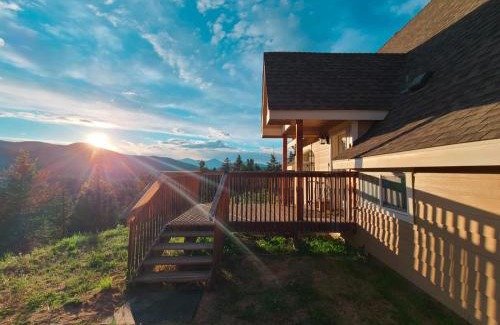 Shadow Mountain House | Discover The Rabbit Hole: A Family-Friendly Escape