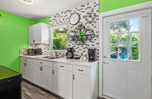 Bradenton Villa | Pet-Friendly Salty Lime Villa 2 with Pool & River Views