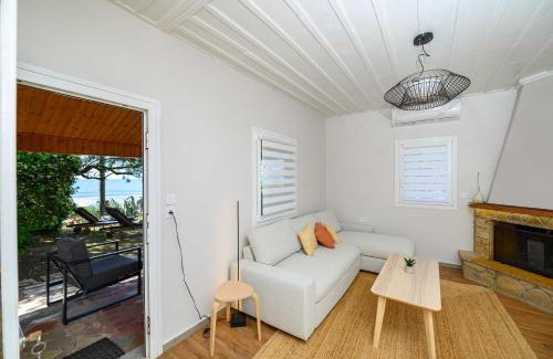 Katakolo Villa | Relaxing Oceanfront Getaway at Summer Sea House
