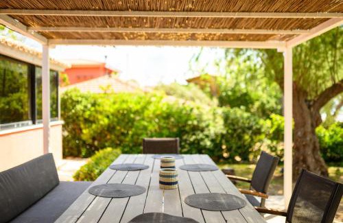 Katakolo Villa | Relaxing Oceanfront Getaway at Summer Sea House