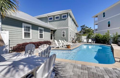 Emerald Waters Village House | Discover Salty Shores: Family-Friendly Stay at Emerald Waters