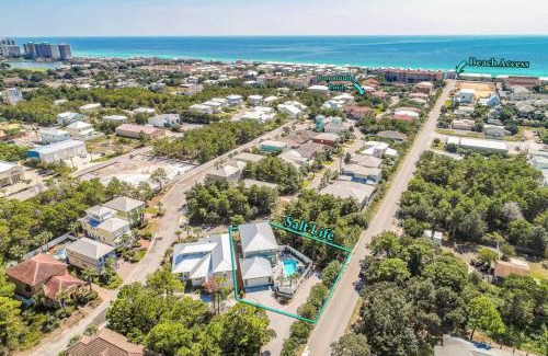 Emerald Waters Village House | Discover Salty Shores: Family-Friendly Stay at Emerald Waters