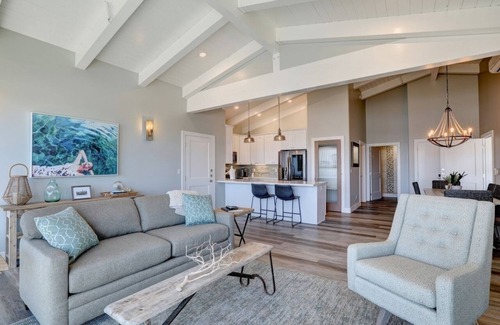 Morro Bay Condo | Beachfront Bliss with Breathtaking Morro Rock Views