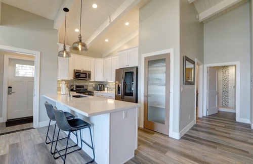 Morro Bay Condo | Beachfront Bliss with Breathtaking Morro Rock Views