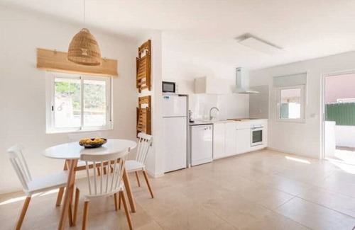 Costa de Caparica House | Beautiful Salty Soul House: Ocean Views & Pet Friendly Stay