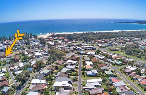 South West Rocks Apartment | Top-Rated Salty Stays: Family-Friendly and Accessible Retreat