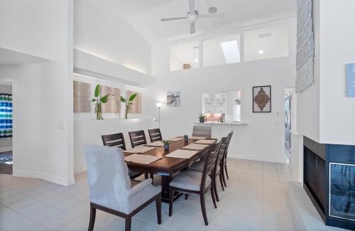 Palm Harbor House | Discover SALTY TURTLE: Poolside Retreat with Tiki Bar
