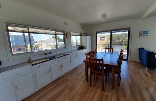 Warrenben House | Prime Location at Salty Verandah: Family & Pet-Friendly Stay