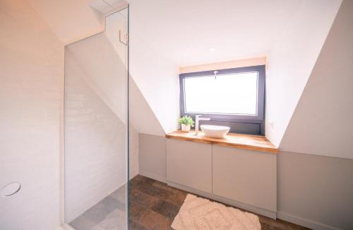 Middelkerke House | Salty Vibes: Guest Rated 10/10 with Family & Pet Amenities