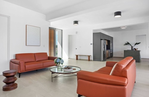 Jarealito House | Discover Salty Villa: Modern Beachfront Oasis Awaits