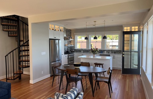 Coupeville Condo | Discover Salty Vons Waterfront Inn: Ocean View & Family-Friendly