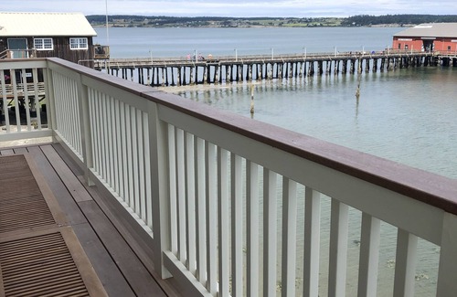 Coupeville Condo | Discover Salty Vons Waterfront Inn: Ocean View & Family-Friendly