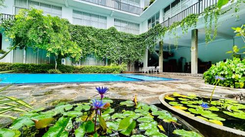 Anuradhapura Hotel | Relaxing Getaway at Salubrious Resort with Pool & Dining