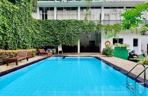 Anuradhapura Hotel | Relaxing Getaway at Salubrious Resort with Pool & Dining
