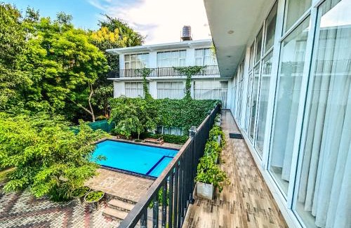 Anuradhapura Hotel | Relaxing Getaway at Salubrious Resort with Pool & Dining