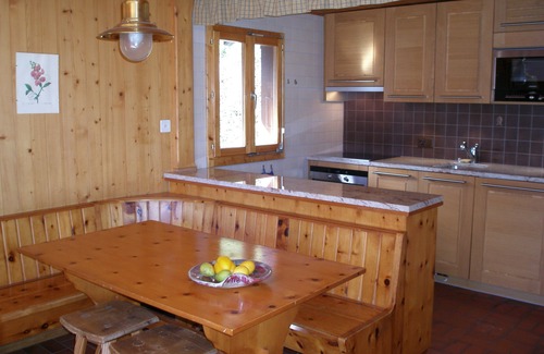 Salvan Ski Chalet | Pet-Friendly Chalet in Salvan with Pool & Breakfast Included