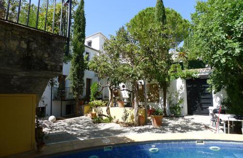 Old Town Bed & Breakfast | Experience Comfort at Salvatierra Guest House with Pool