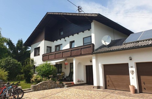 Vorchdorf Apartment | Experience Oceanfront Bliss at Salzkammergut-Live Hotel