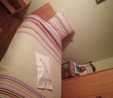 Chambon-sur-Voueize Bed & Breakfast | Oceanfront Retreat at Sam Bott - Guest Rated 9/10