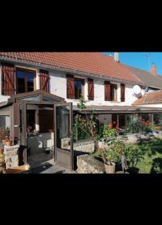 Chambon-sur-Voueize Bed & Breakfast | Oceanfront Retreat at Sam Bott - Guest Rated 9/10
