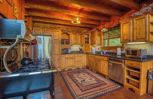 Rangeley Plantation House | Pet-Friendly Sam O Set Lodge: Waterfront Retreat with Hot Tub