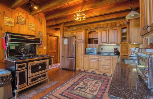 Rangeley Plantation House | Pet-Friendly Sam O Set Lodge: Waterfront Retreat with Hot Tub