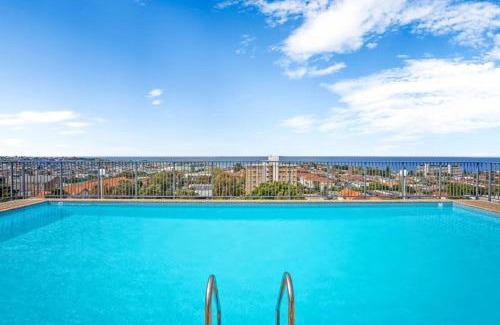 Bondi Apartment | Explore Sam's Bondi Top Floor Studio with Spectacular Views