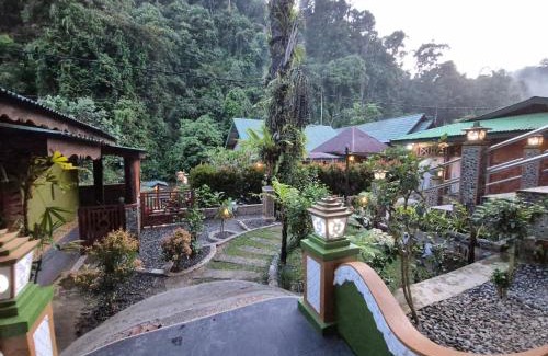 Bukit Lawang Hotel | Discover Sam's Bungalows with Family-Friendly Dining