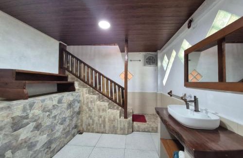 Bukit Lawang Hotel | Discover Sam's Bungalows with Family-Friendly Dining