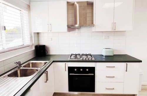 Moe House | Sam's Cottage on Hennessey