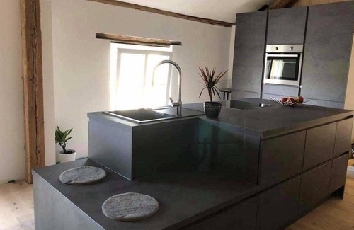 Niederweis Apartment | Relaxing Escape at Sam's Cottage Suite with Spa & Hot Tub