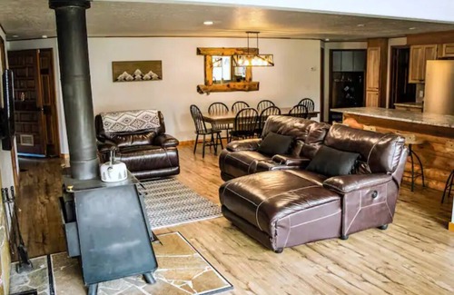 Garden Valley Cabin | Private Geothermal Pool at Sam Springs - Golf & Ocean Views