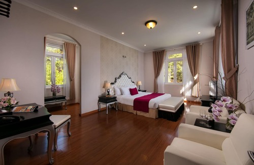 Da Lat Hotel | Relax at Sam Tuyen Lam Resort with Pool and Dining Options