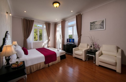 Da Lat Hotel | Relax at Sam Tuyen Lam Resort with Pool and Dining Options