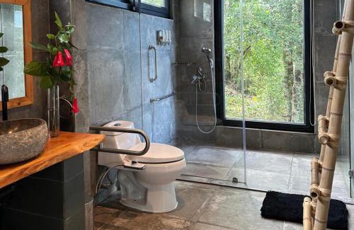Vilcun Cabin | Experience Nature at Samadhi Eco Resort with Hot Tub & Pets