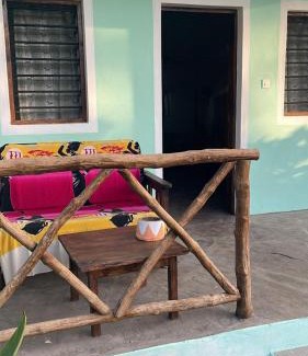 Gede Bed & Breakfast | Oceanfront Bliss at Samaki Villa: Your Ideal Getaway