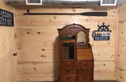 Murfreesboro Hotel | Guest Favorite: Samantha's Timber Inn - 5-Star Family Retreat